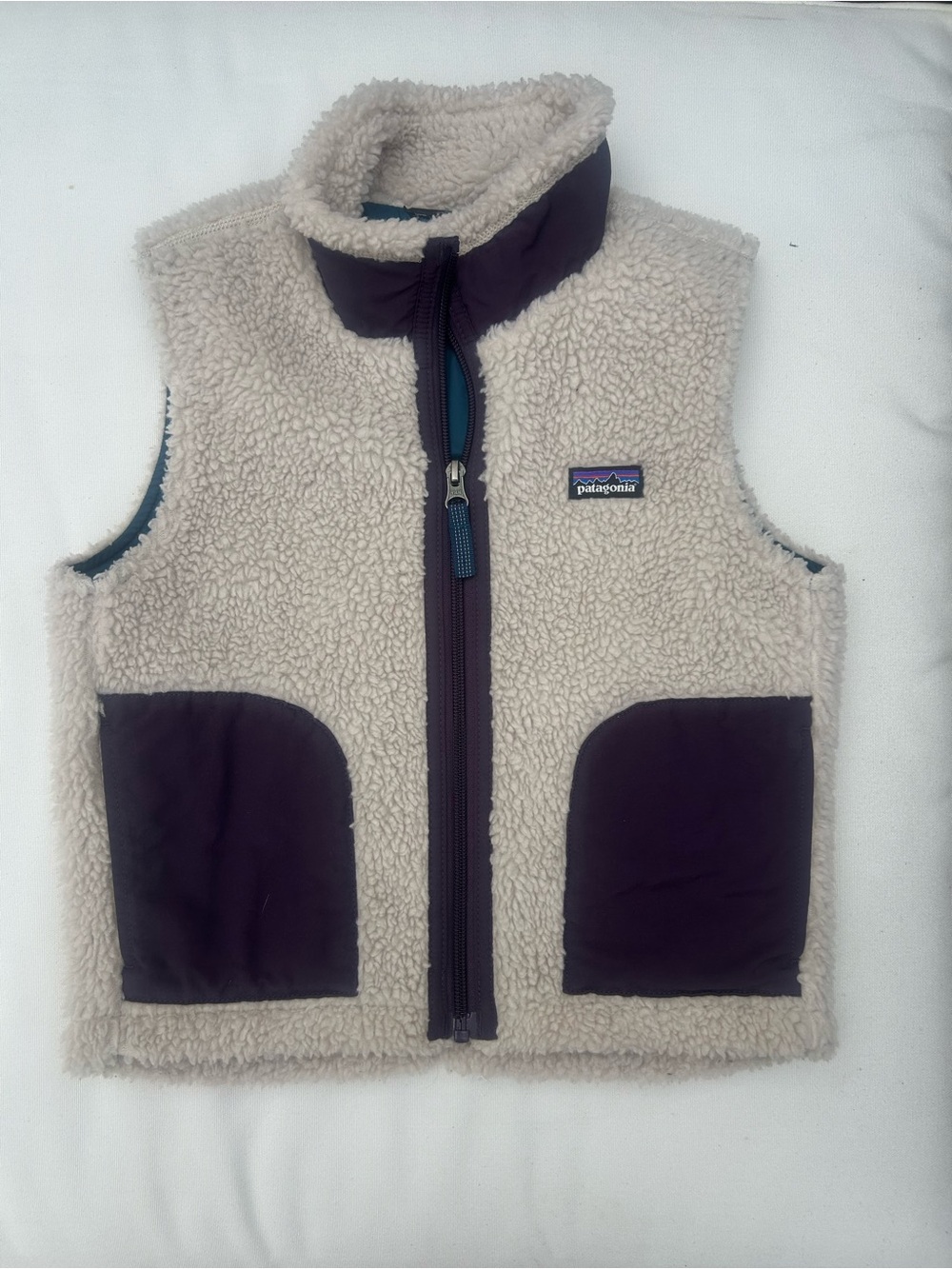 Patagonia Kids Vest, size XS or 5/6, Natural Sherpa Re-Tool with Dark Purple